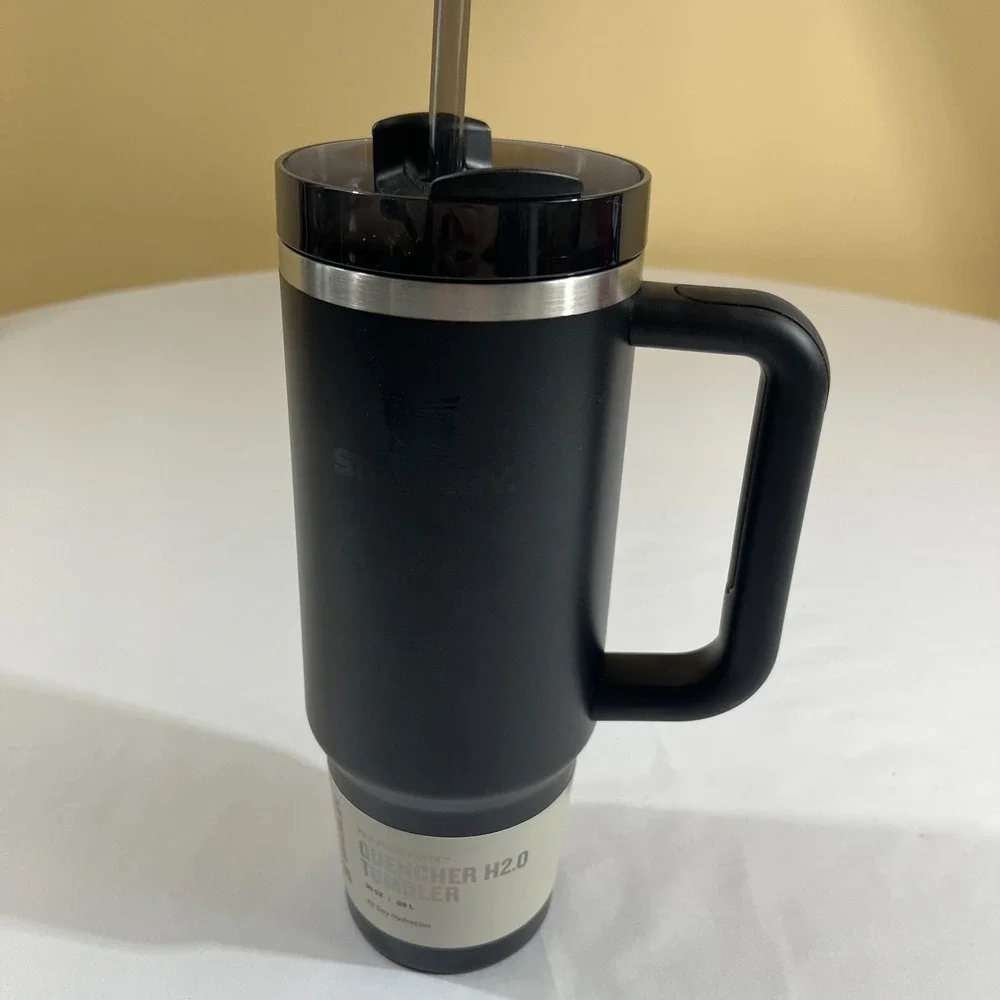 Stanley Quencher H2.0 FlowState 30 oz Tumbler Black New Badger Logo - Picture 14 of 15